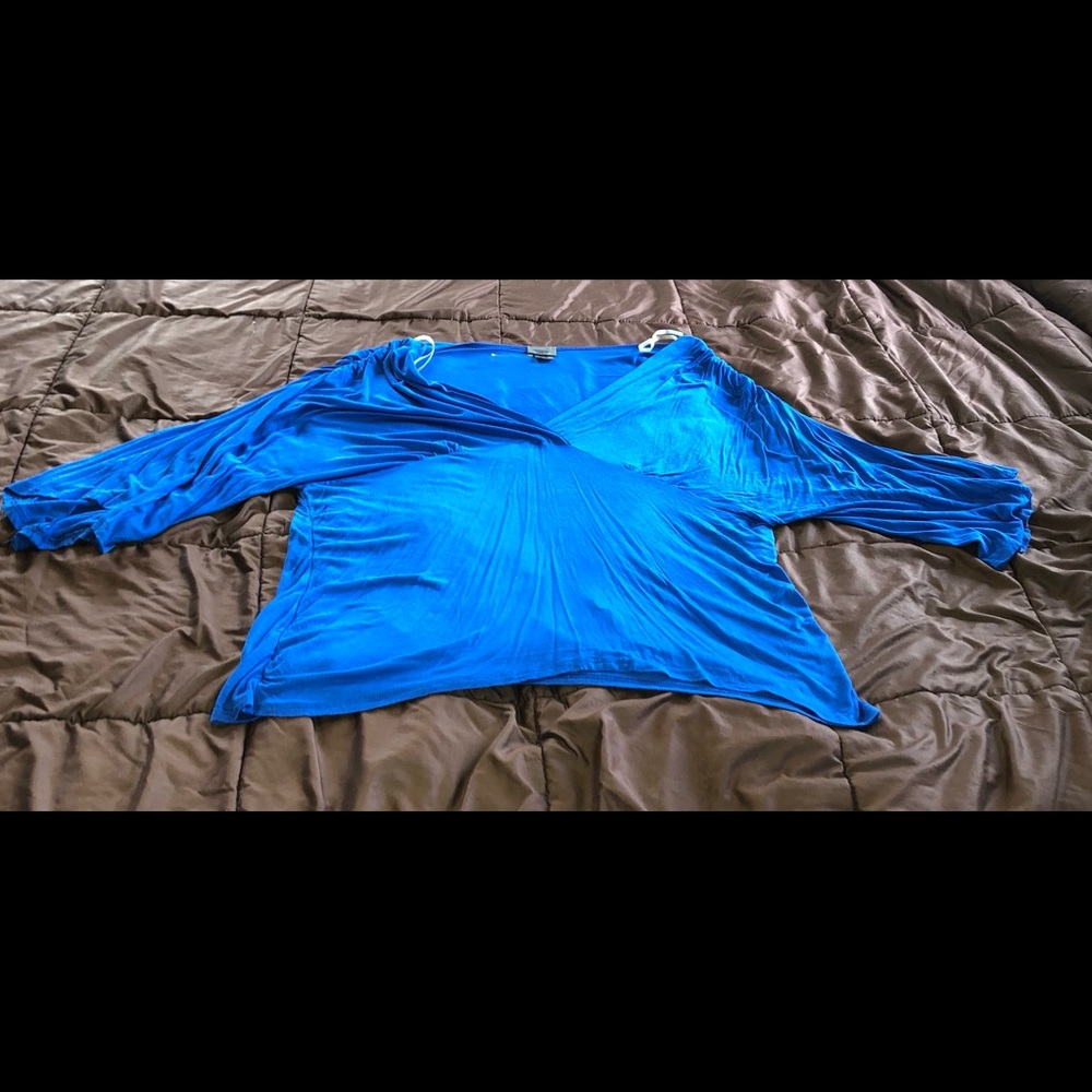 Dots 3xl scrunch shoulder blue top. Cute